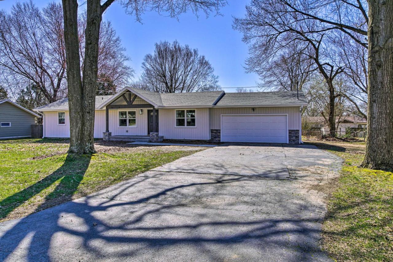 Ozark Retreat With Deck About 9 Mi To Downtown Springfieldヴィラ エクステリア 写真